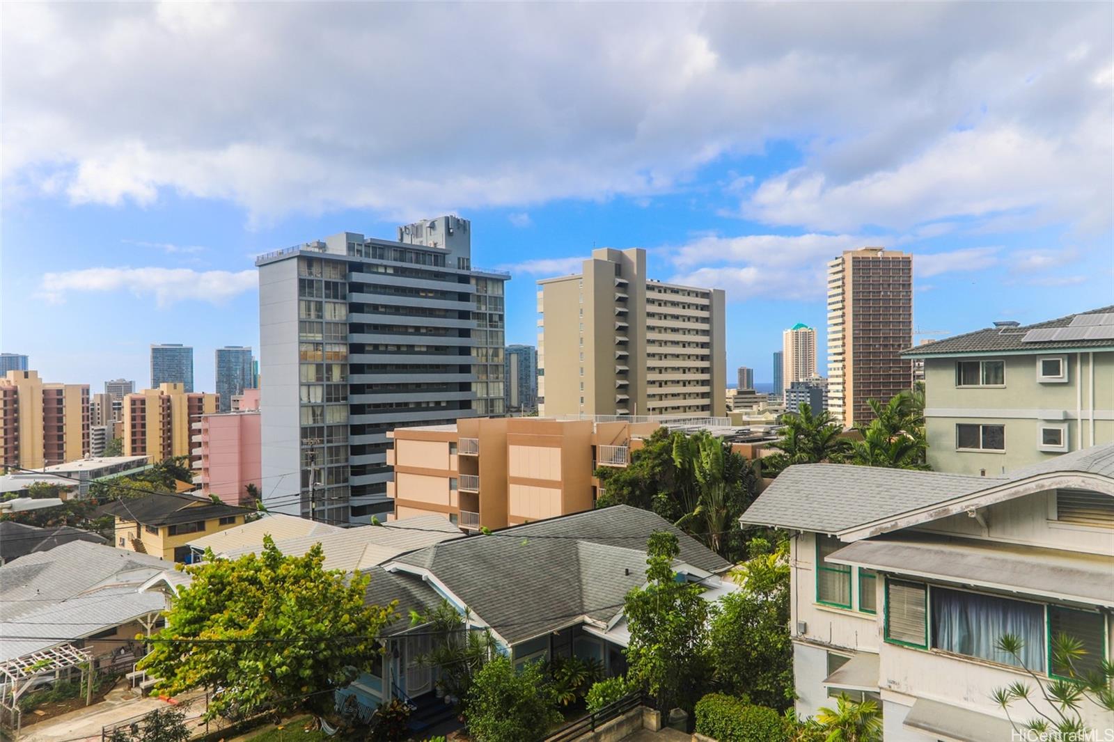Carlton Place 1 condo # C/3, Honolulu, Hawaii - photo 2 of 25