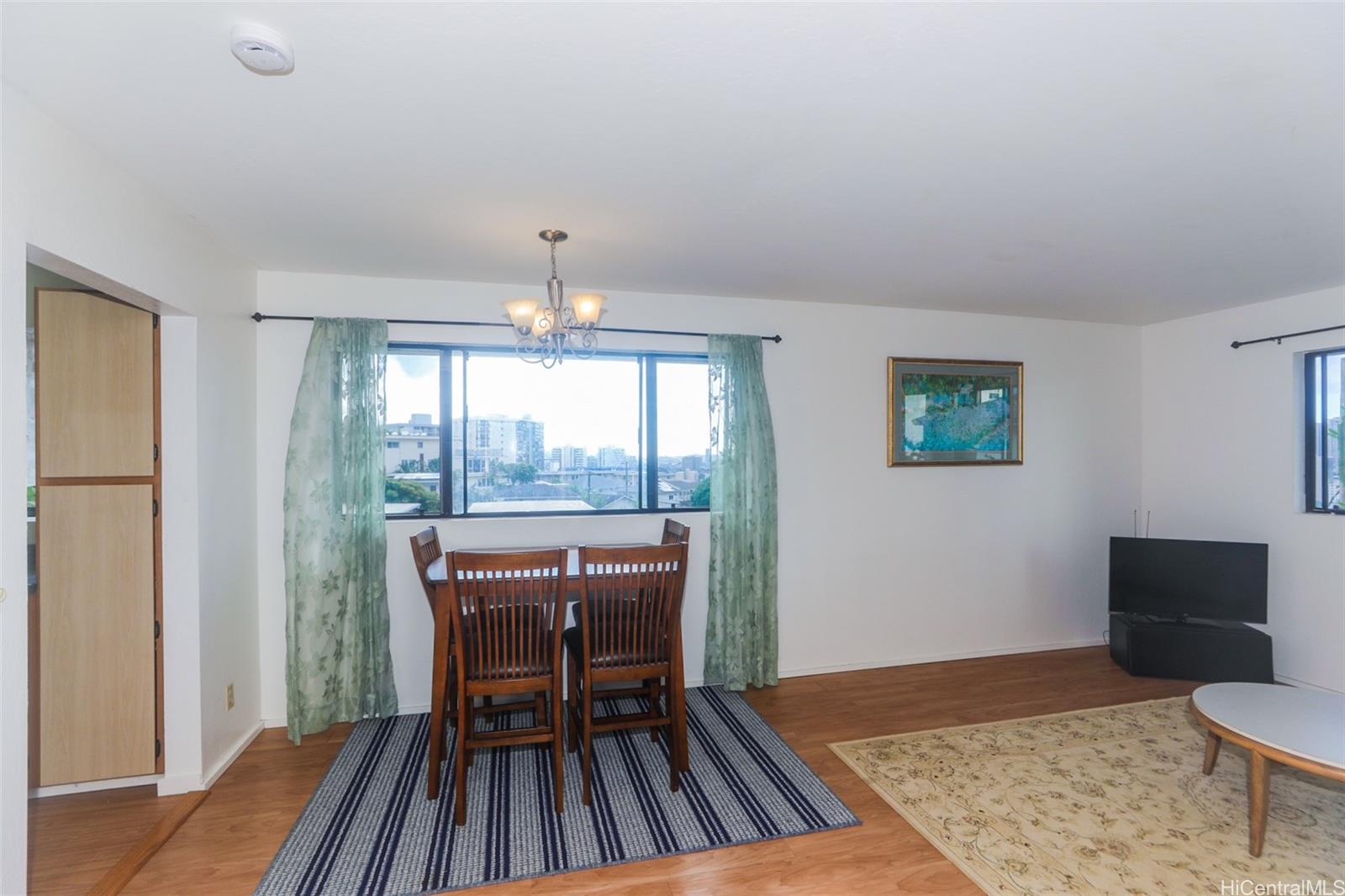 Carlton Place 1 condo # C/3, Honolulu, Hawaii - photo 3 of 25
