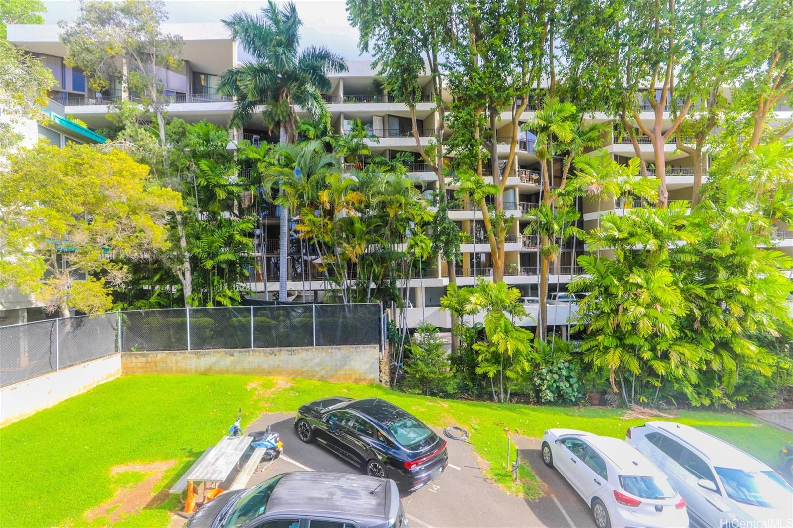 Carlton Place 1 condo # C/3, Honolulu, Hawaii - photo 21 of 25