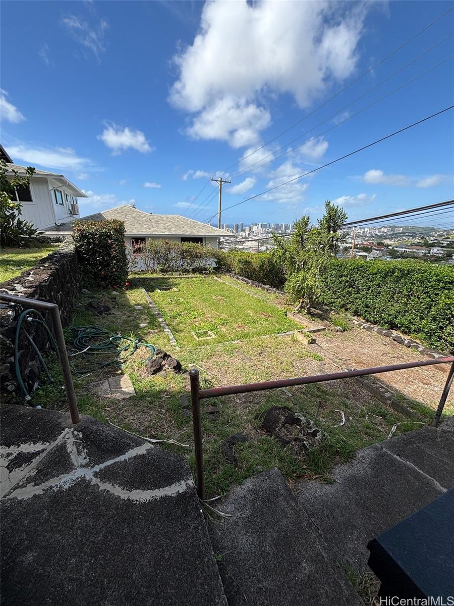 1541 Alencastre St Honolulu - Rental - photo 2 of 5