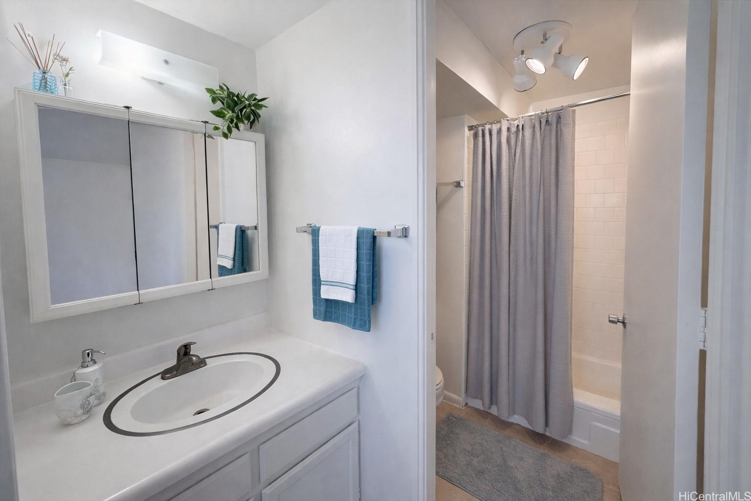 Punahou Royale condo # 1404, Honolulu, Hawaii - photo 11 of 20