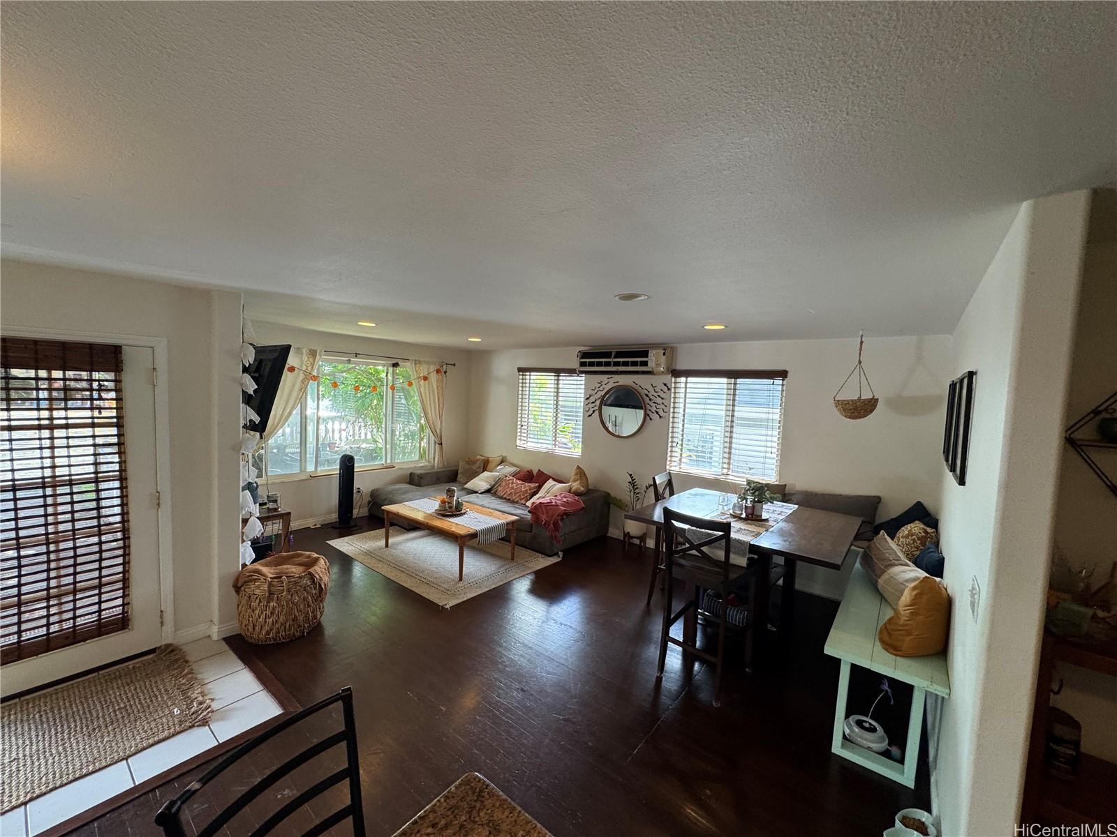 1541  Palolo Ave Palolo, Diamond Head home - photo 2 of 9