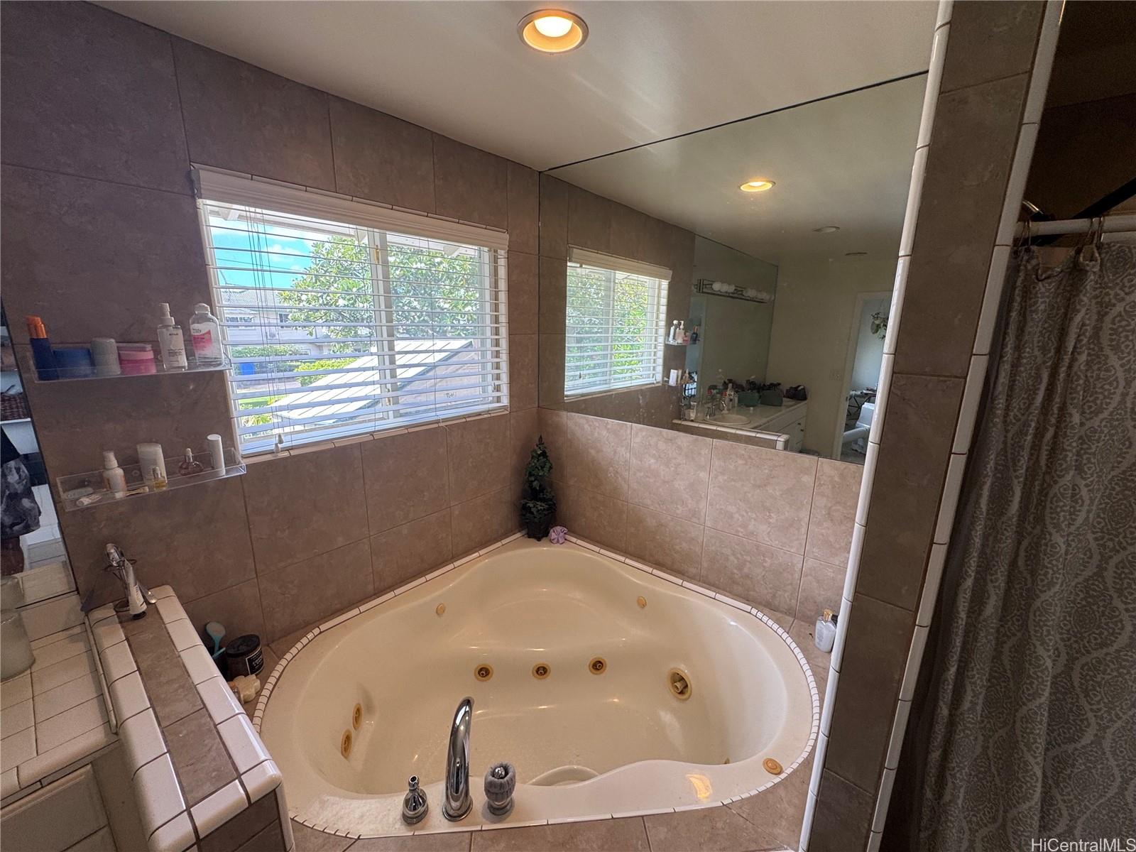 1541  Palolo Ave Palolo, Diamond Head home - photo 7 of 9