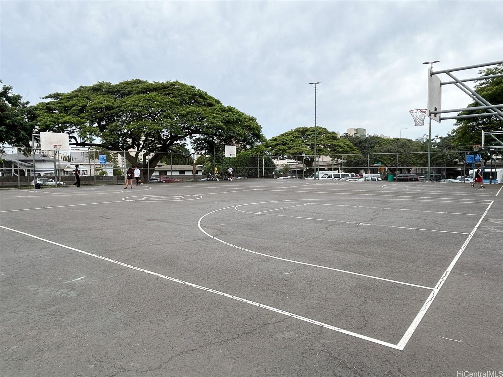 1543 Makiki St Honolulu - Rental - photo 23 of 25