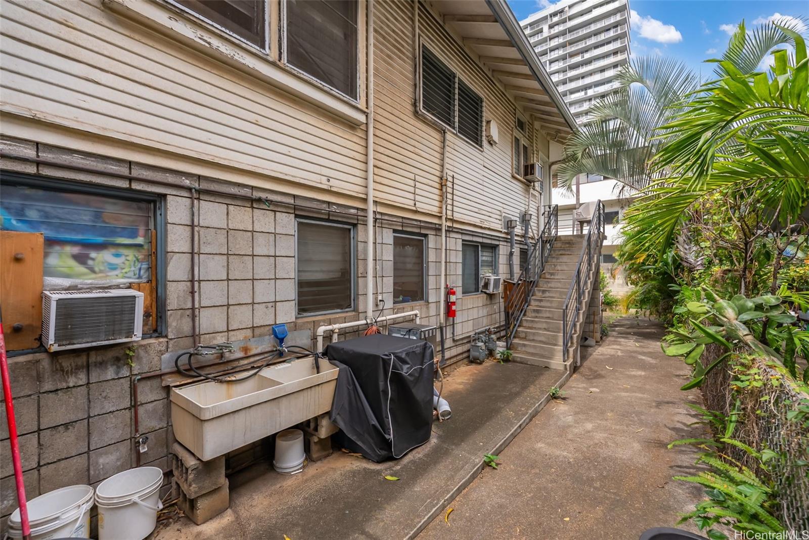 1544 Keeaumoku Street Honolulu - Multi-family - photo 15 of 24
