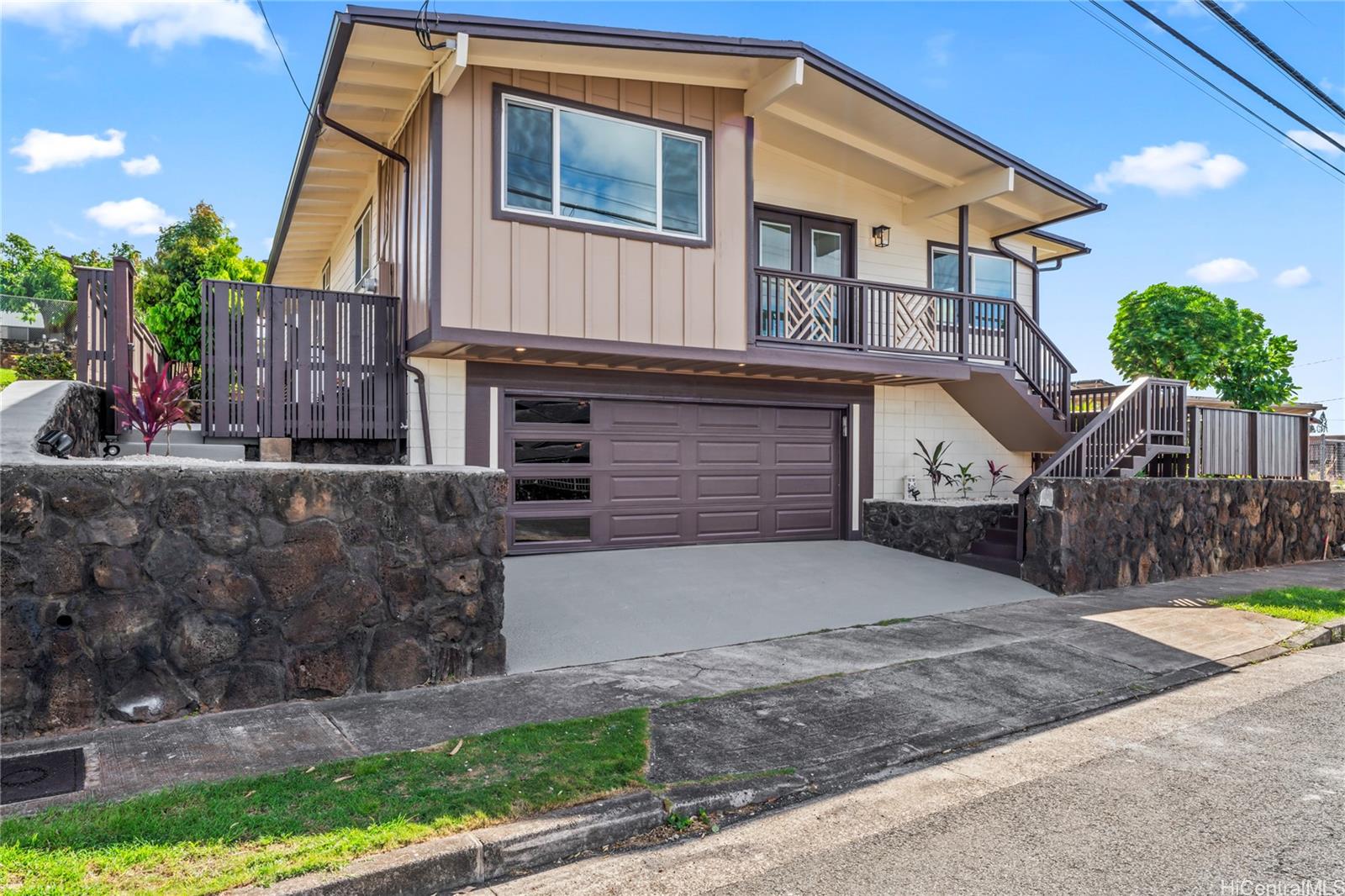 1545  Ala Mahamoe Street Moanalua Gardens, Honolulu home - photo 2 of 25