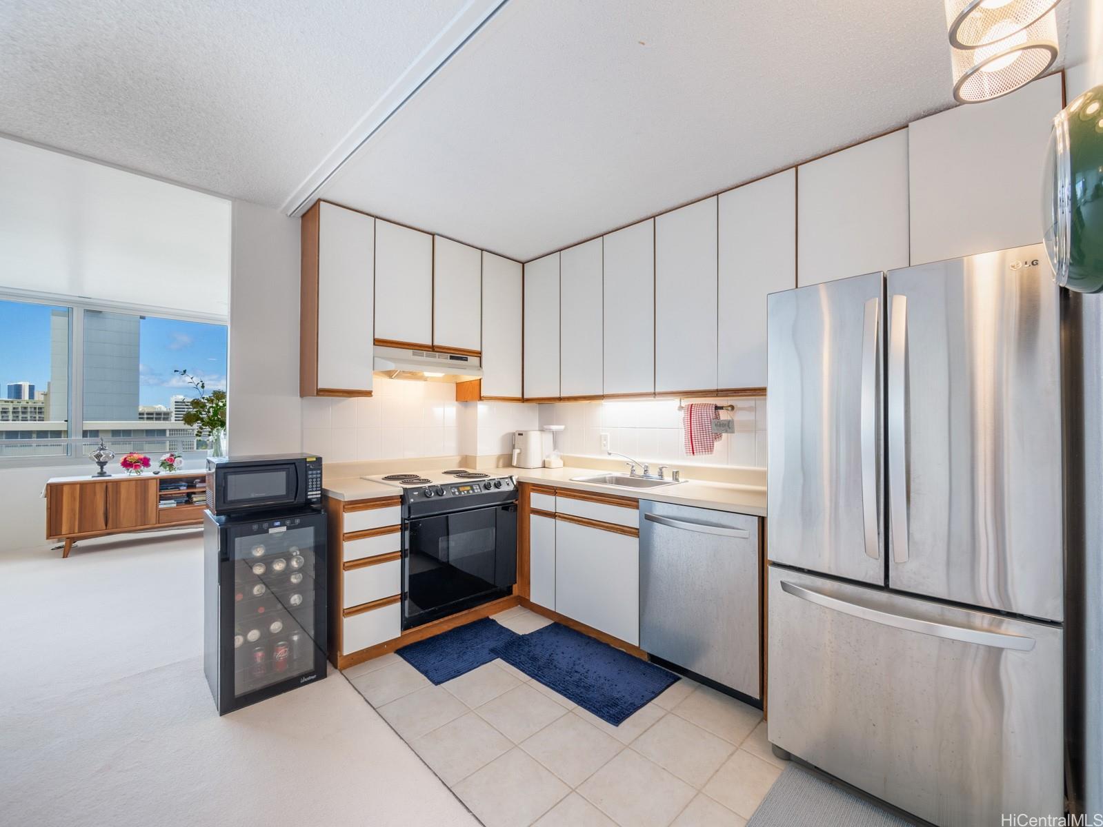 Anga-Roa condo # 402, Honolulu, Hawaii - photo 2 of 17