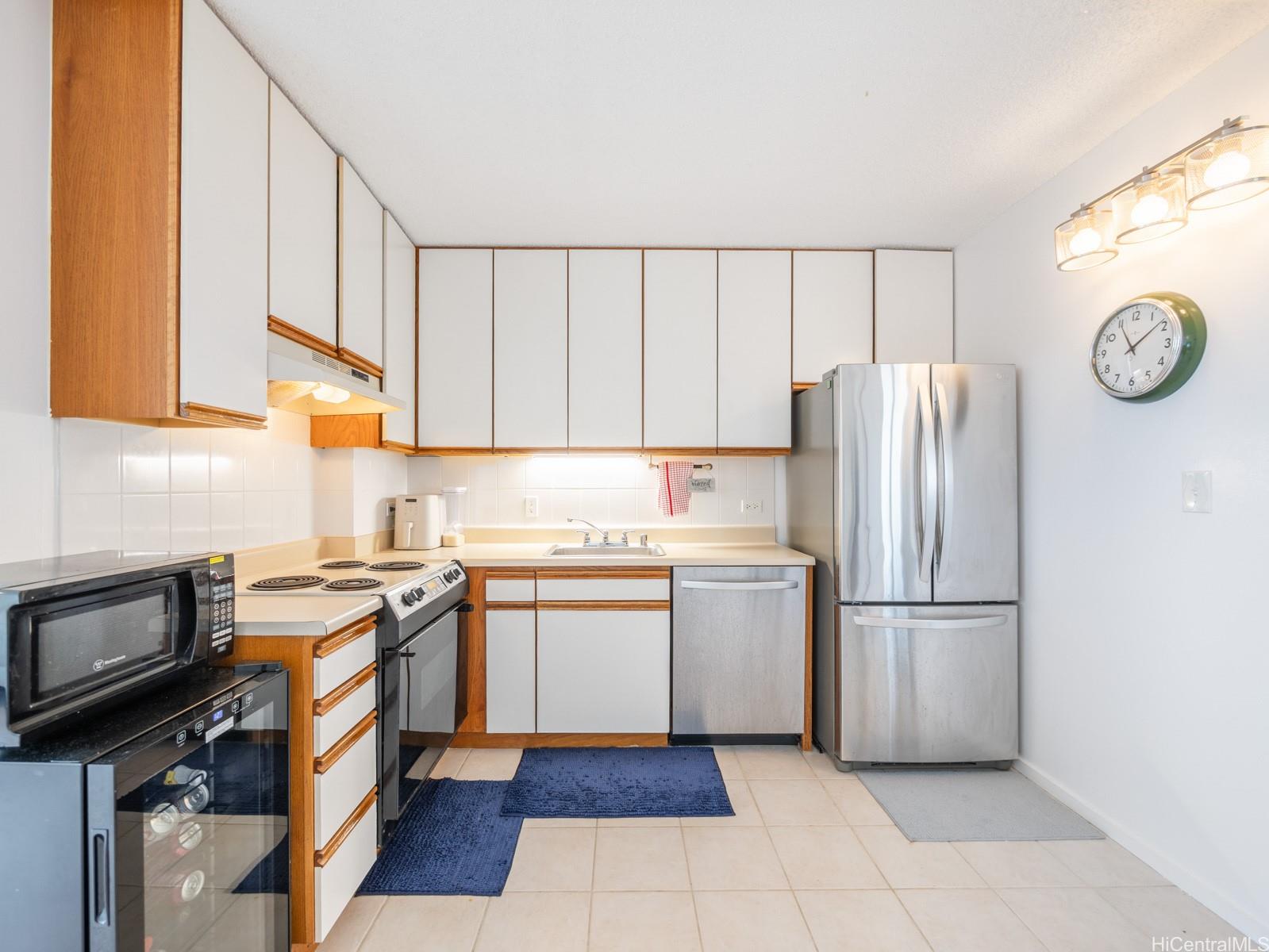 Anga-Roa condo # 402, Honolulu, Hawaii - photo 9 of 17