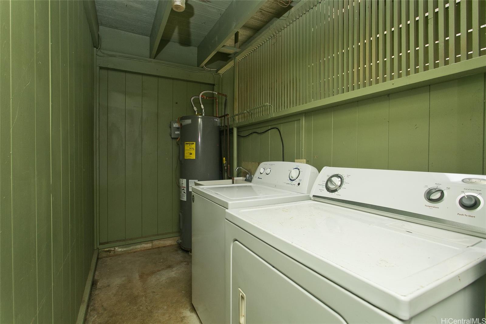 1547  Ala Aolani Street Moanalua Valley, Honolulu home - photo 17 of 24