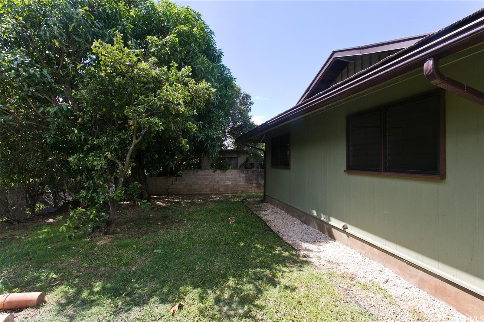 1547  Ala Aolani Street Moanalua Valley, Honolulu home - photo 19 of 24