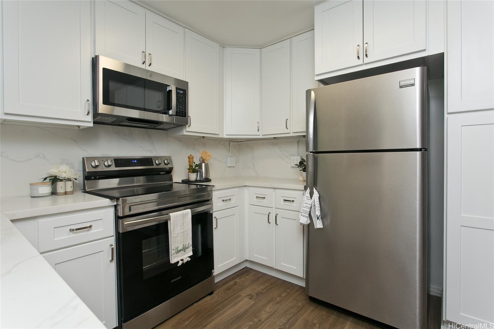 1547  Ala Aolani Street Moanalua Valley, Honolulu home - photo 8 of 24