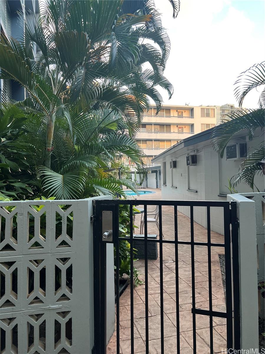 Rycroft Terrace condo # 418, Honolulu, Hawaii - photo 3 of 11