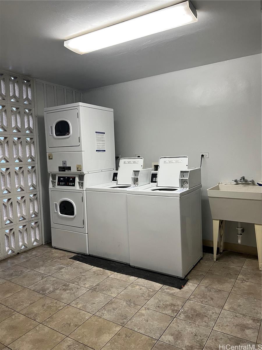 Rycroft Terrace condo # 418, Honolulu, Hawaii - photo 5 of 11