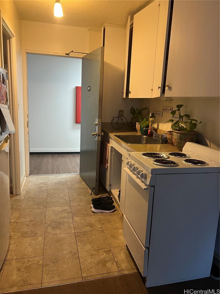 Rycroft Terrace condo # 418, Honolulu, Hawaii - photo 7 of 11