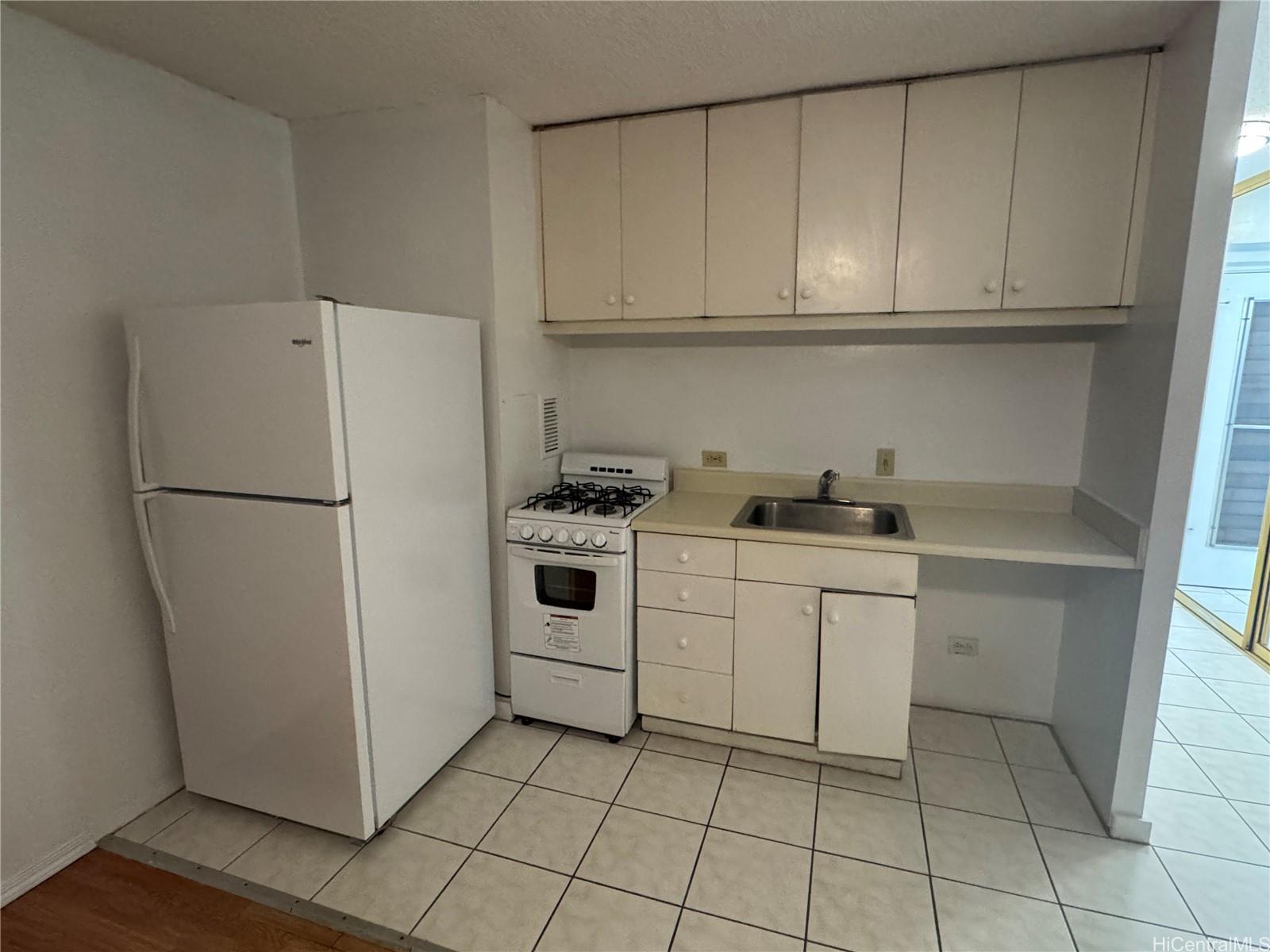 Punahou Gardens Apts condo # 1304, Honolulu, Hawaii - photo 6 of 25