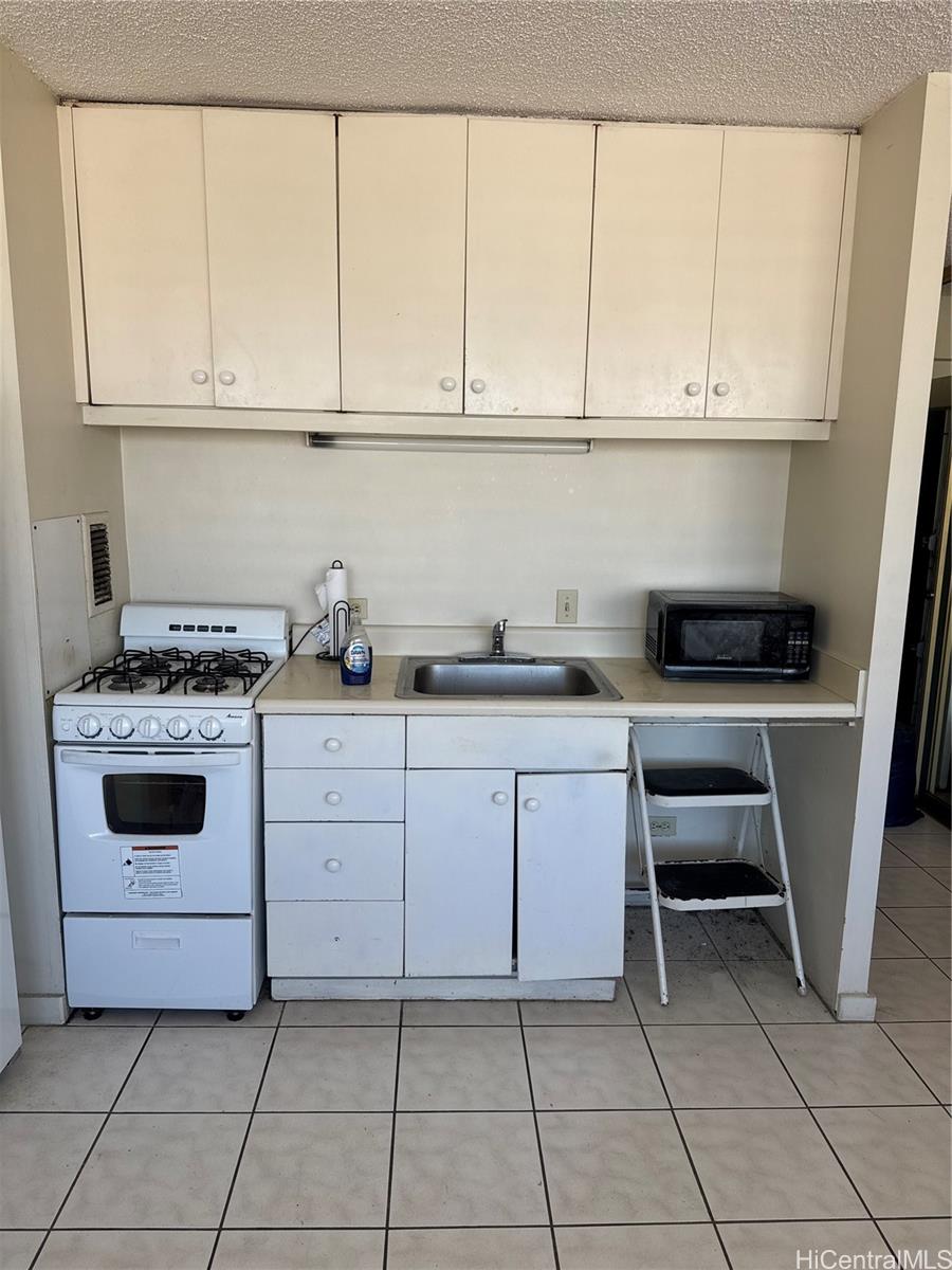 Punahou Gardens Apts condo # 1304, Honolulu, Hawaii - photo 7 of 25