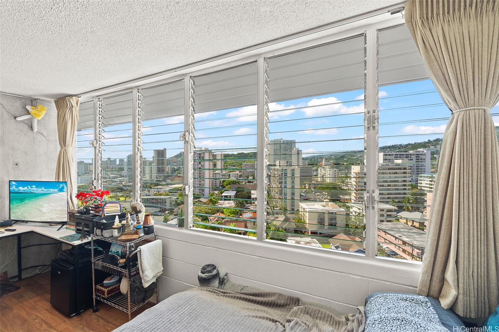 Punahou Gardens Apts A1306, 1550 Wilder Ave, Honolulu Makiki Area