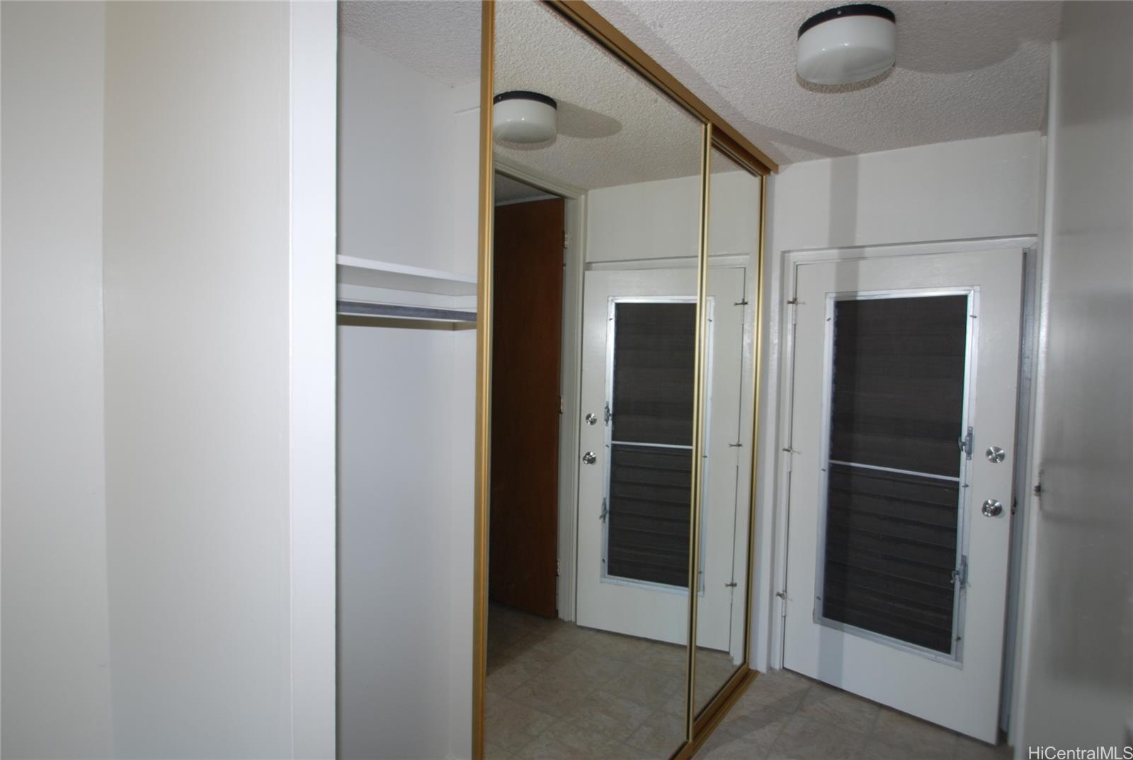 1550 Wilder Ave Honolulu - Rental - photo 4 of 13