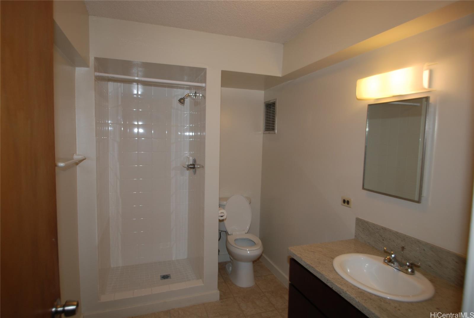 1550 Wilder Ave Honolulu - Rental - photo 5 of 13