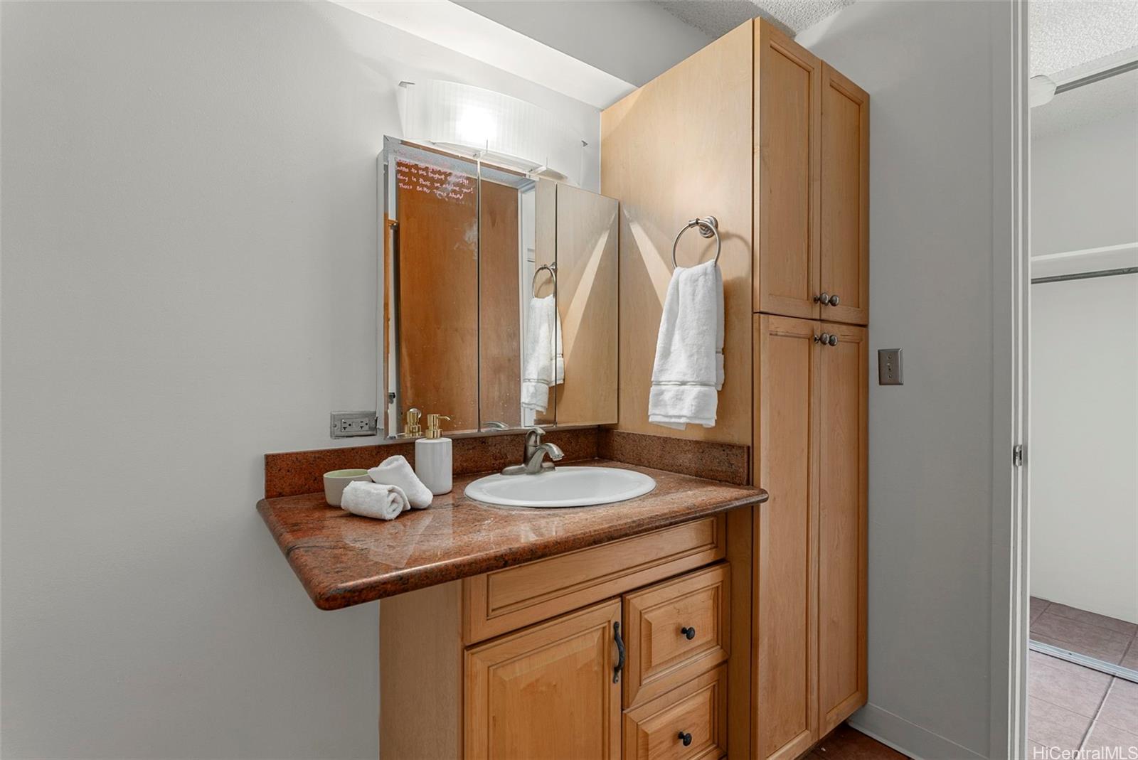 Punahou Gardens Apts condo # A705, Honolulu, Hawaii - photo 9 of 13