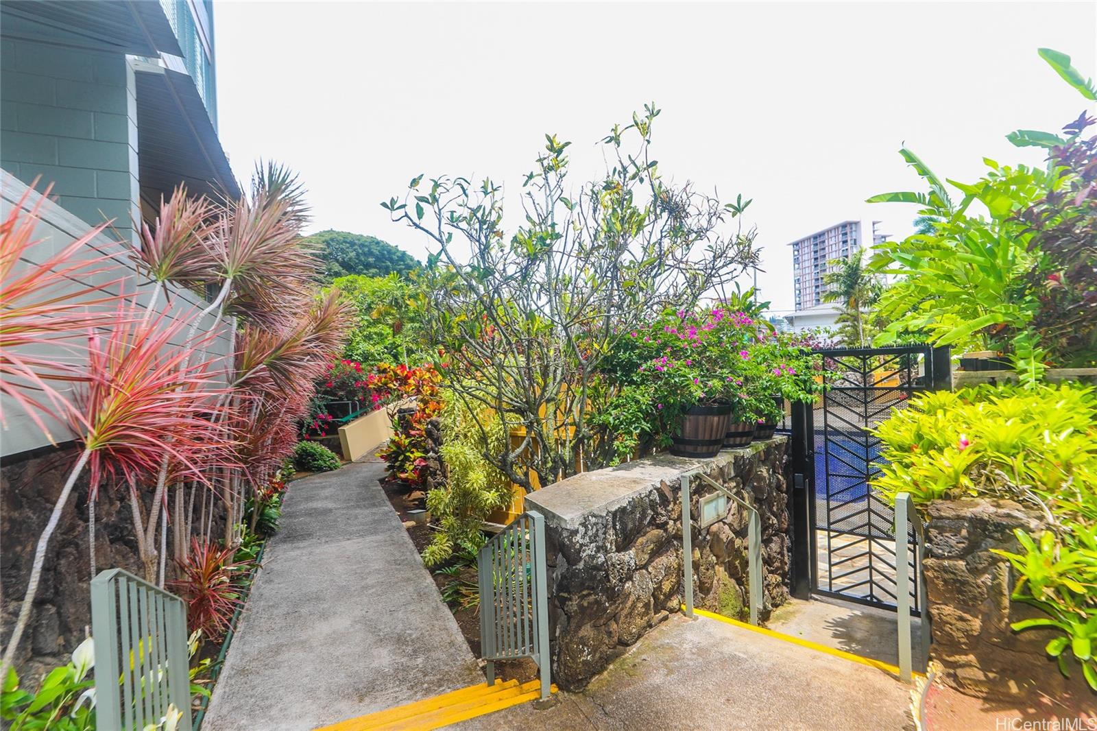 Punahou Gardens Apts condo # A711, Honolulu, Hawaii - photo 14 of 18