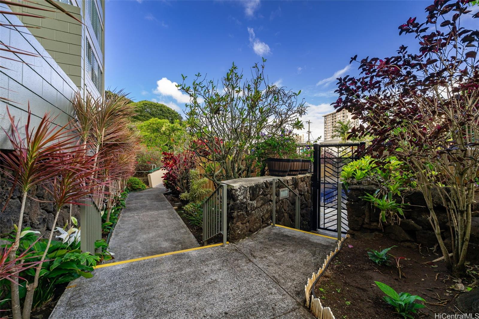 Punahou Gardens Apts condo # A810, Honolulu, Hawaii - photo 21 of 22