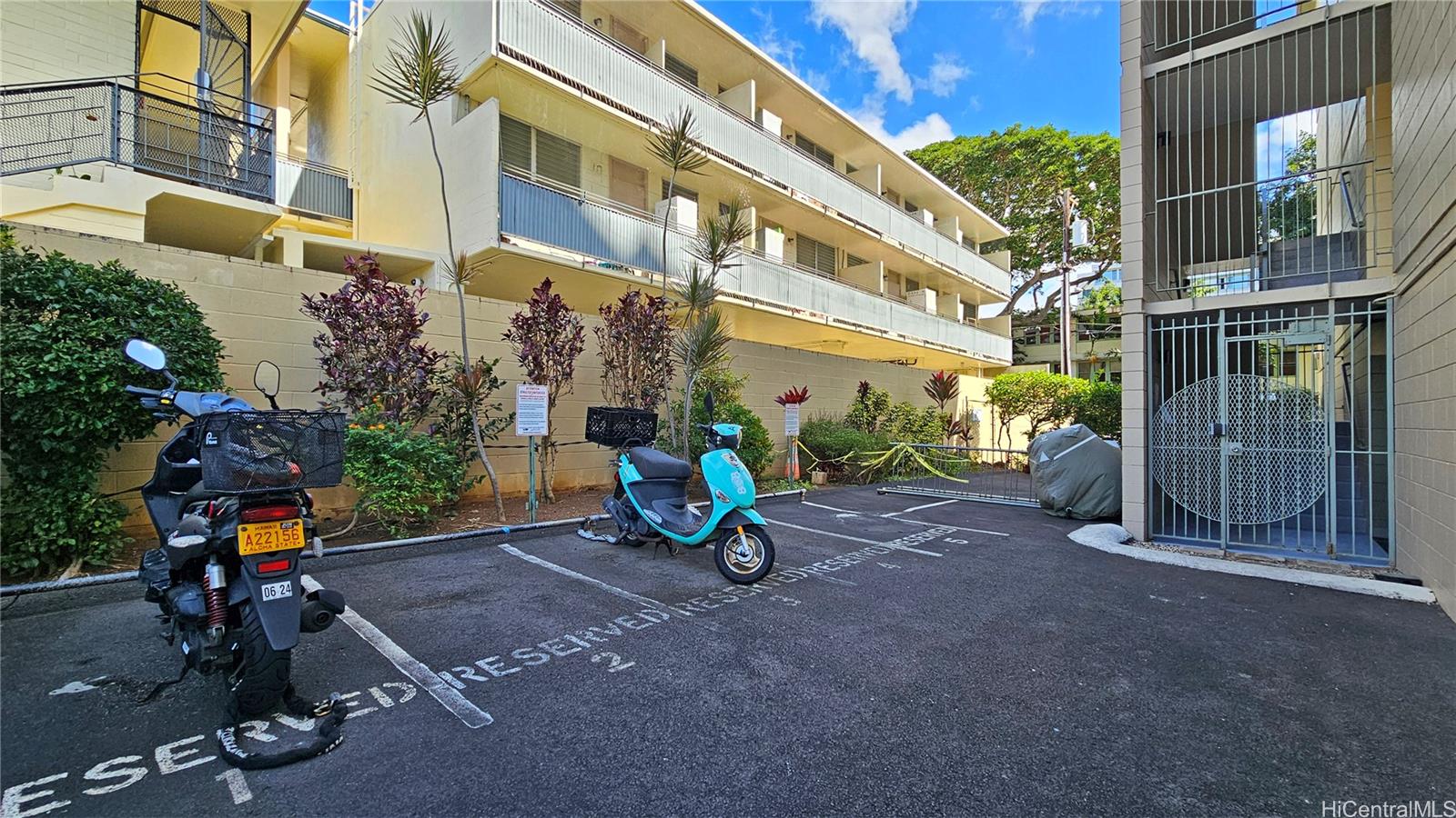 Punahou Gardens Apts condo # A811, Honolulu, Hawaii - photo 11 of 11