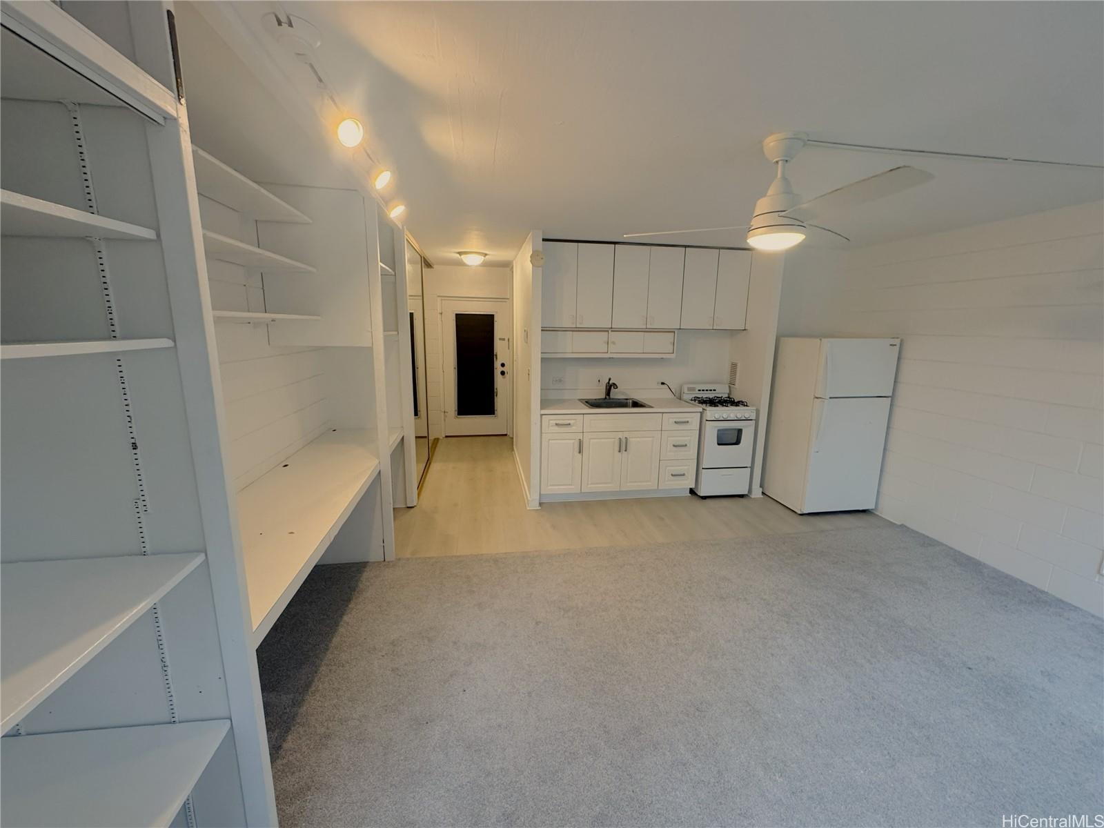 1550 Wilder Ave Honolulu - Rental - photo 3 of 8