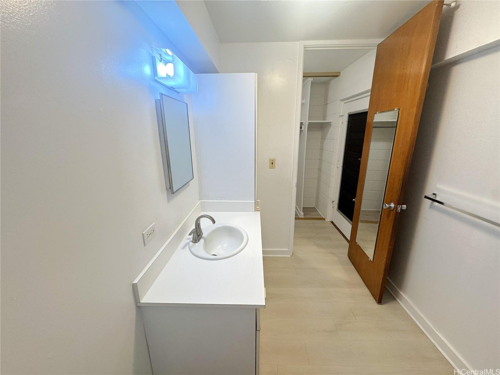 1550 Wilder Ave Honolulu - Rental - photo 8 of 8