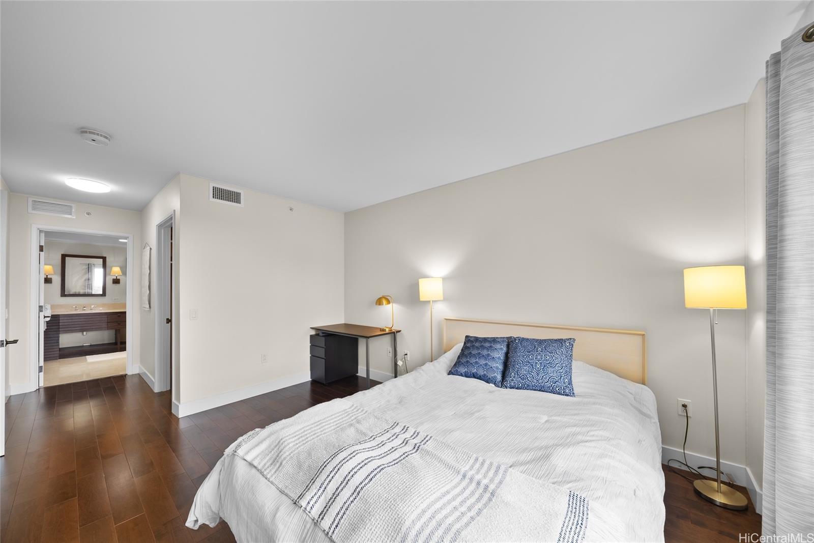 The Watermark condo # 1003, Honolulu, Hawaii - photo 5 of 24