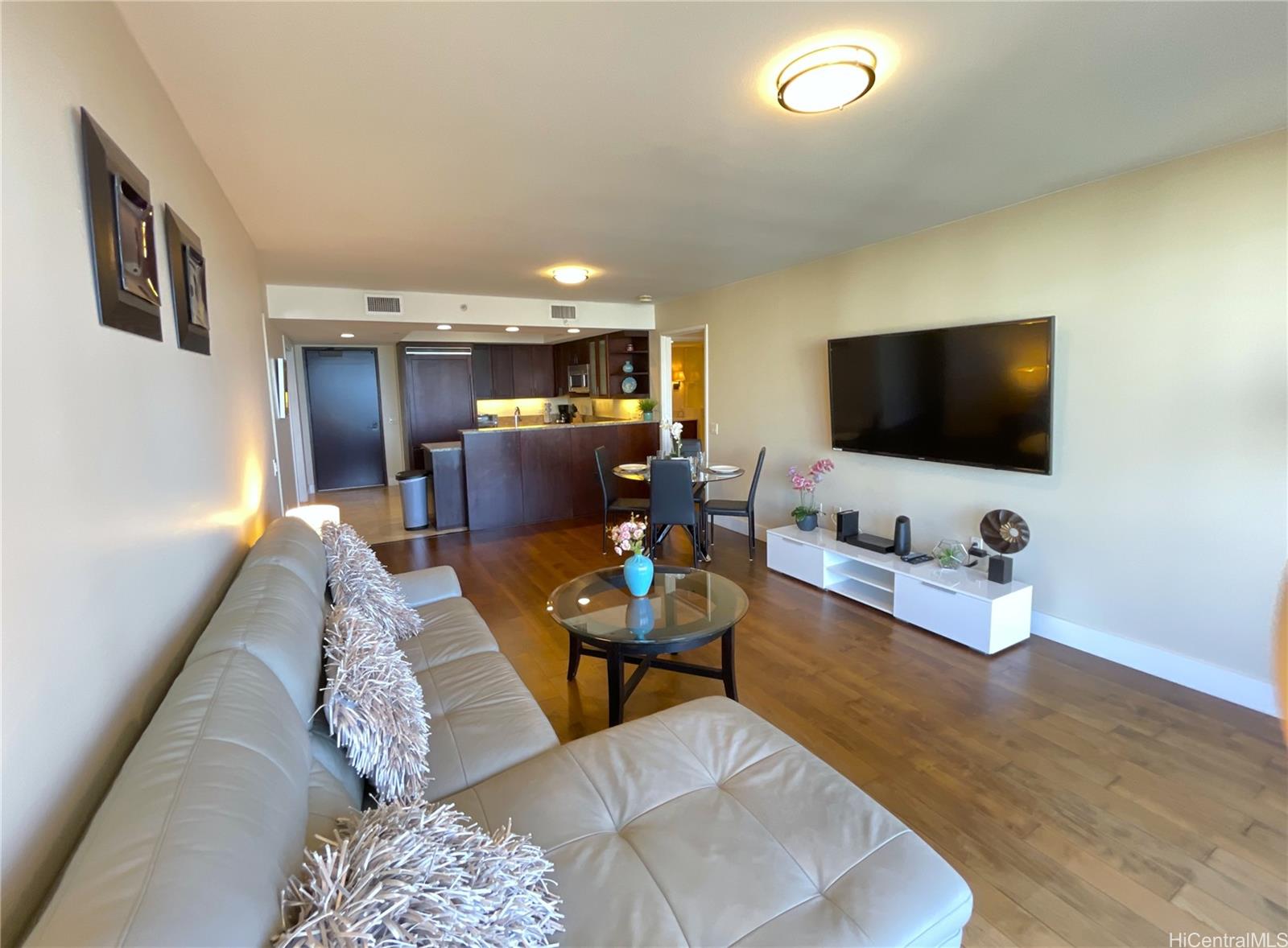 The Watermark condo # 1603, Honolulu, Hawaii - photo 3 of 22