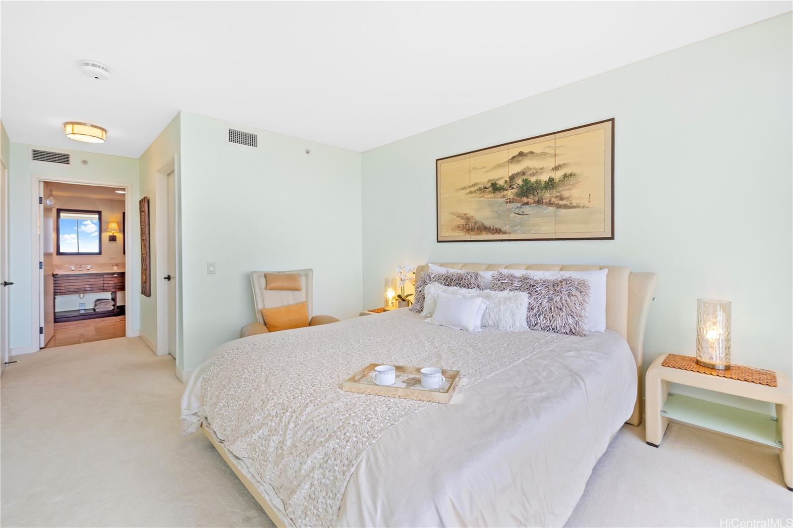 The Watermark condo # 1603, Honolulu, Hawaii - photo 4 of 16