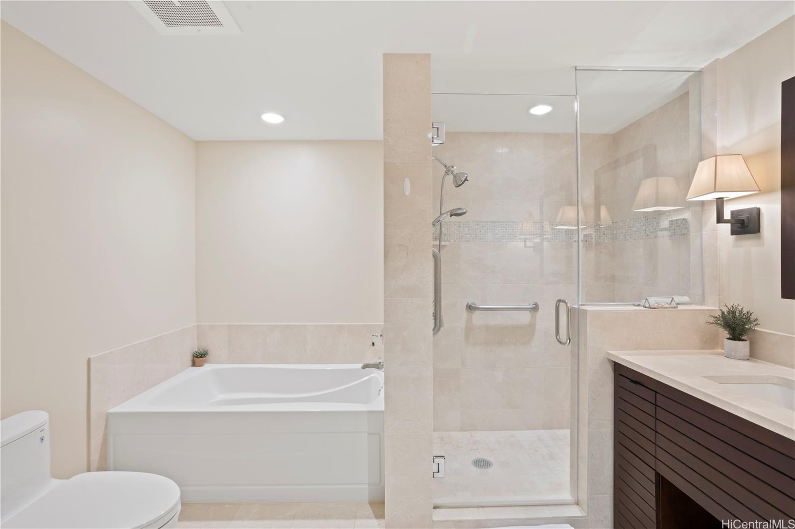 The Watermark condo # 2502, Honolulu, Hawaii - photo 12 of 18