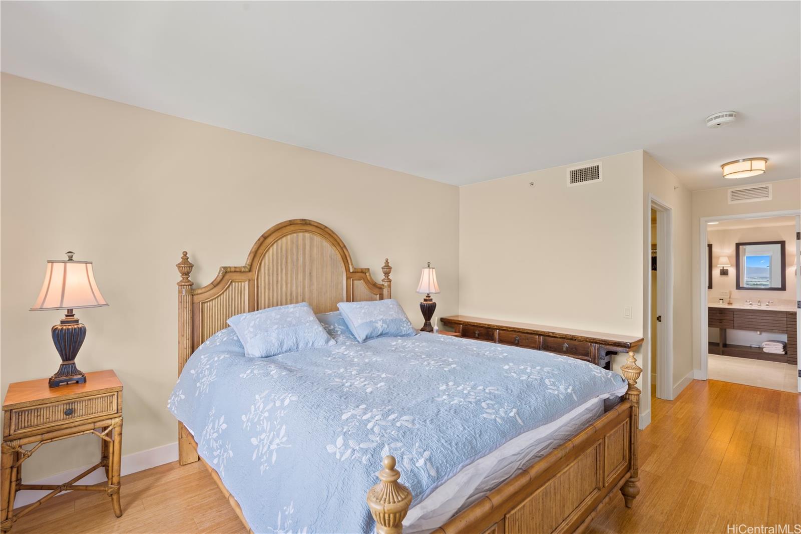 The Watermark condo # 2502, Honolulu, Hawaii - photo 7 of 18