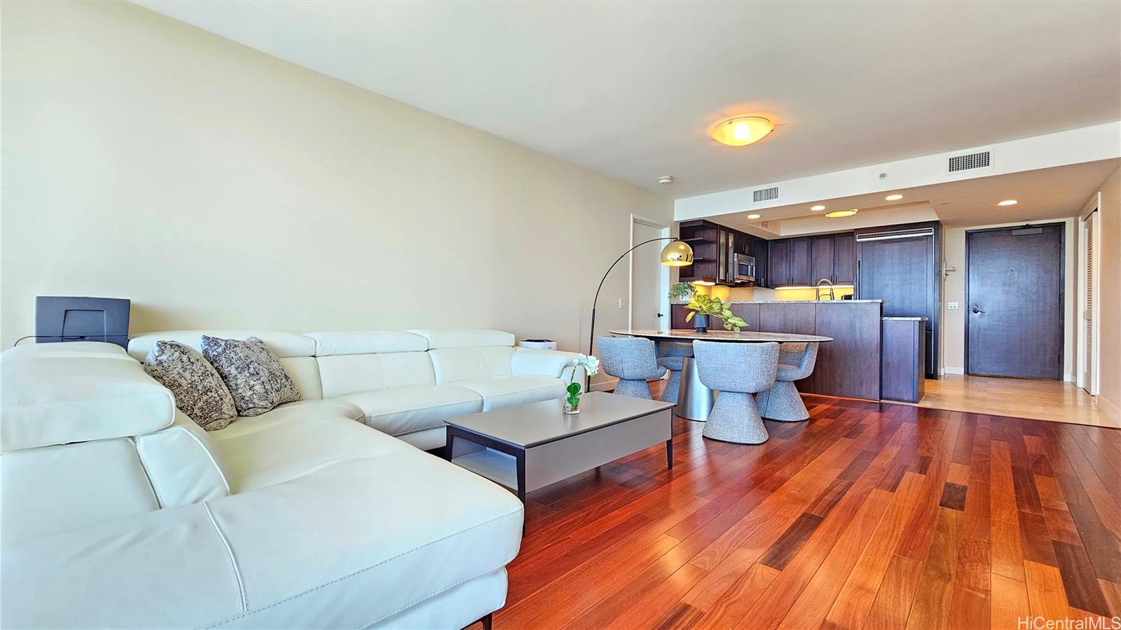 The Watermark condo # 3102, Honolulu, Hawaii - photo 4 of 25