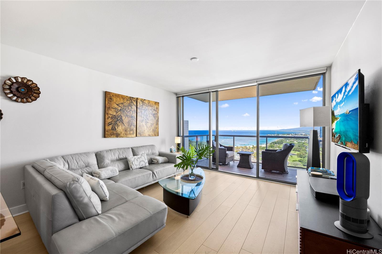 1551 Ala Wai Blvd Honolulu - Rental - photo 3 of 16