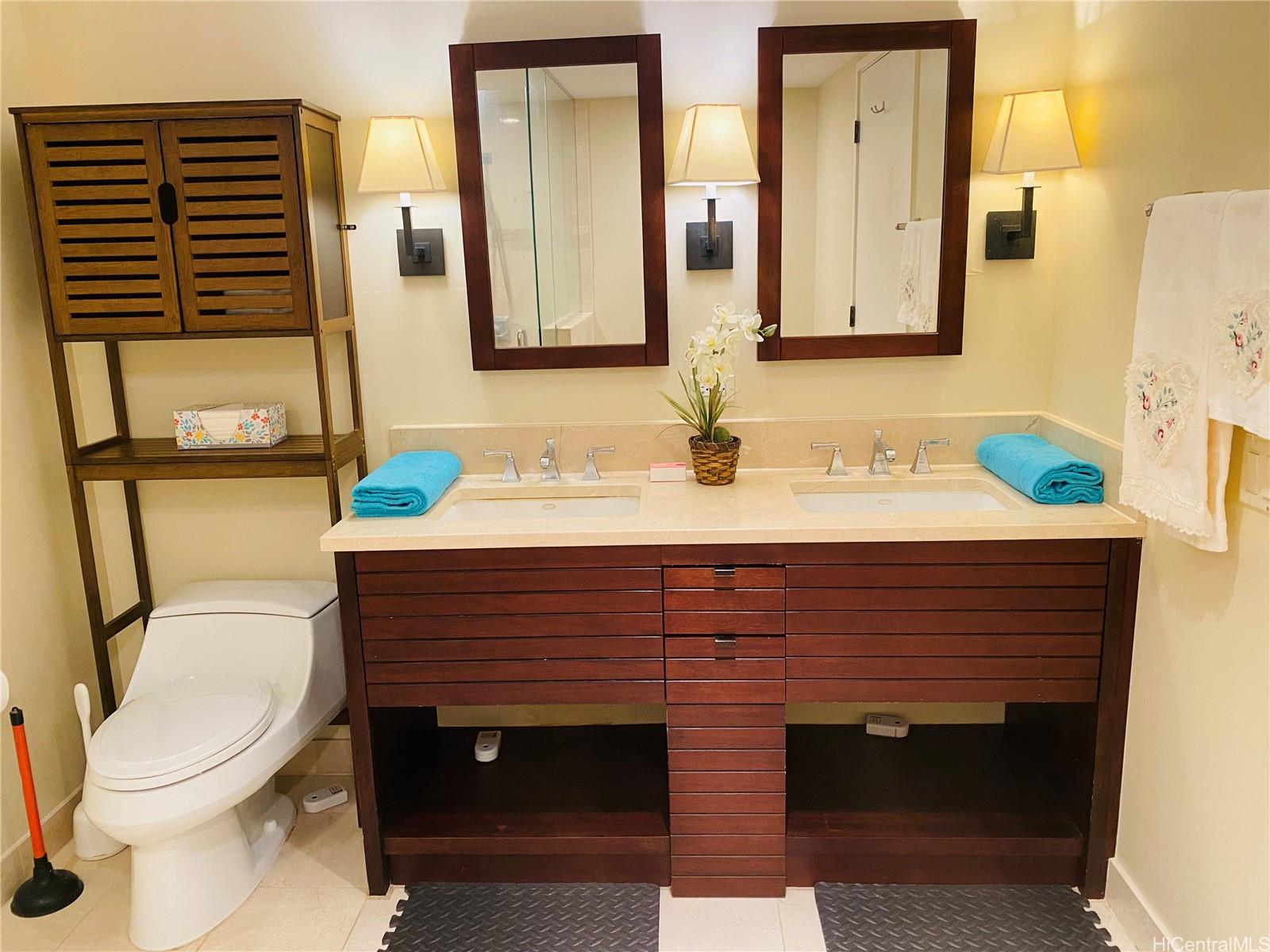 The Watermark condo # 401, Honolulu, Hawaii - photo 7 of 14