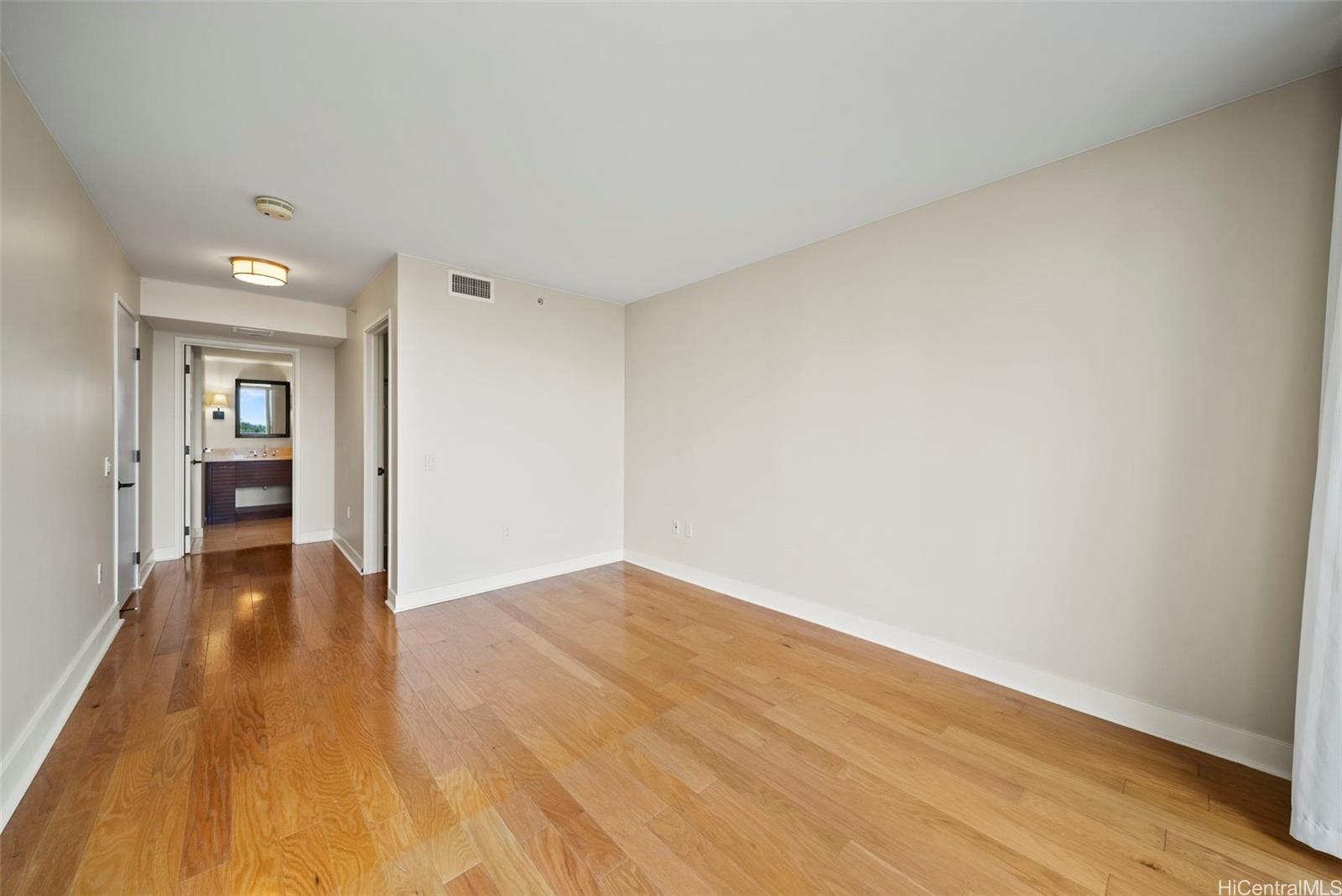 1551 Ala Wai Blvd Honolulu - Rental - photo 15 of 25