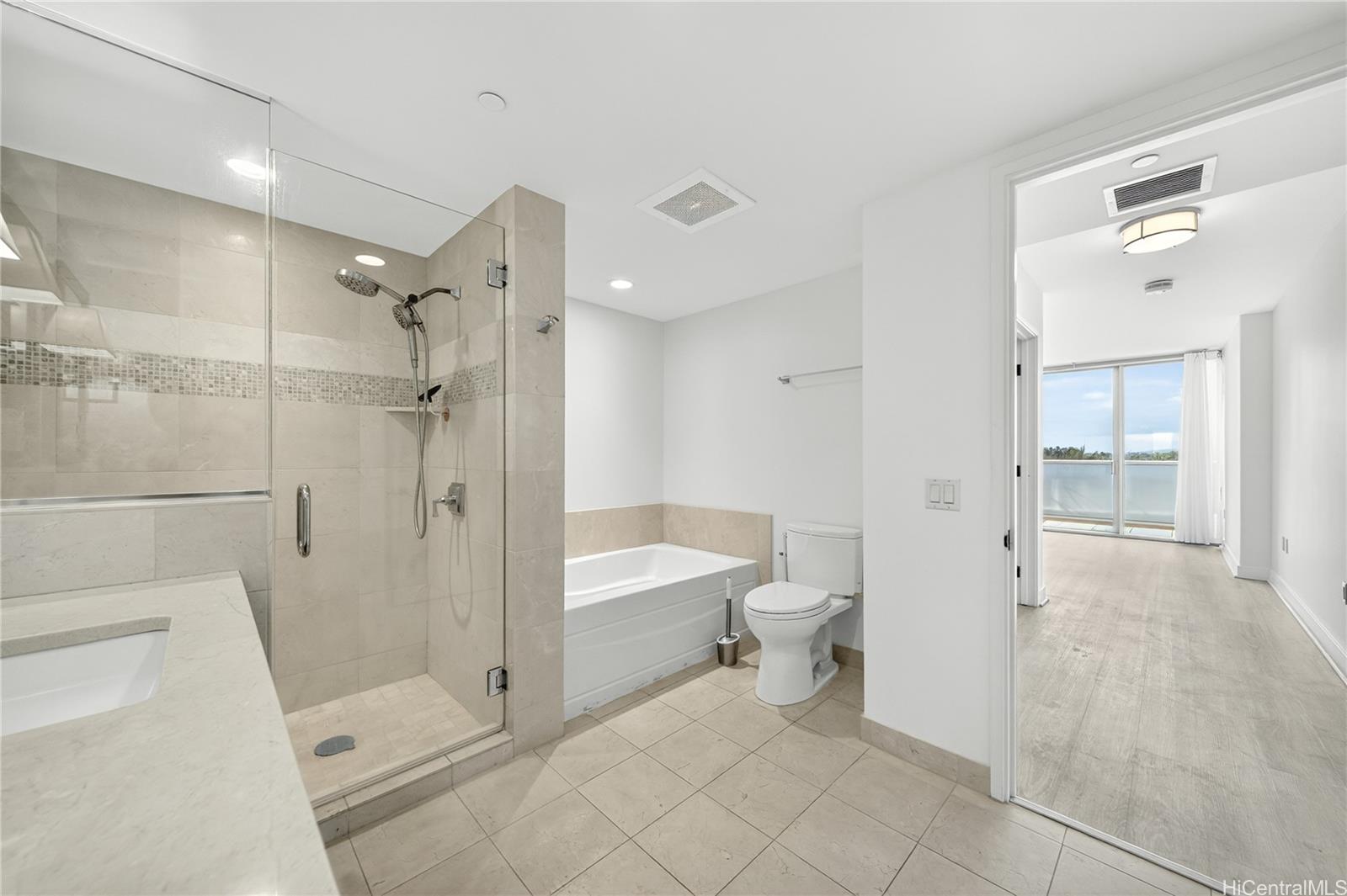 The Watermark condo # 504, Honolulu, Hawaii - photo 8 of 21