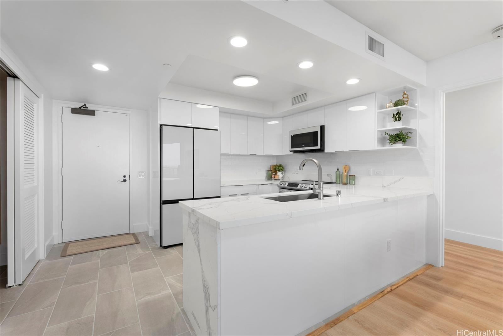 The Watermark condo # 803, Honolulu, Hawaii - photo 2 of 25