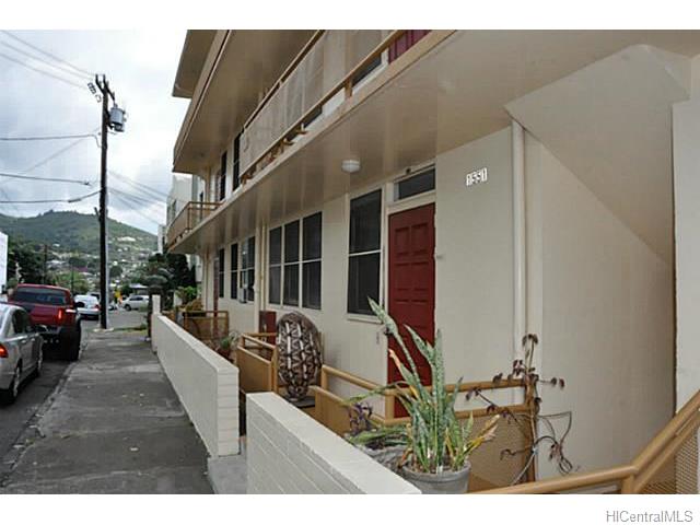 1551 Thurston Ave Honolulu - Multi-family - photo 2 of 8