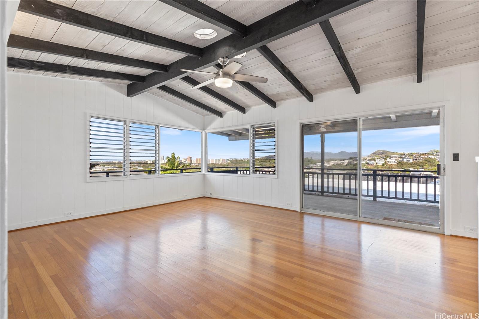 1554  Ala Amoamo Street Moanalua Gardens, Honolulu home - photo 2 of 19