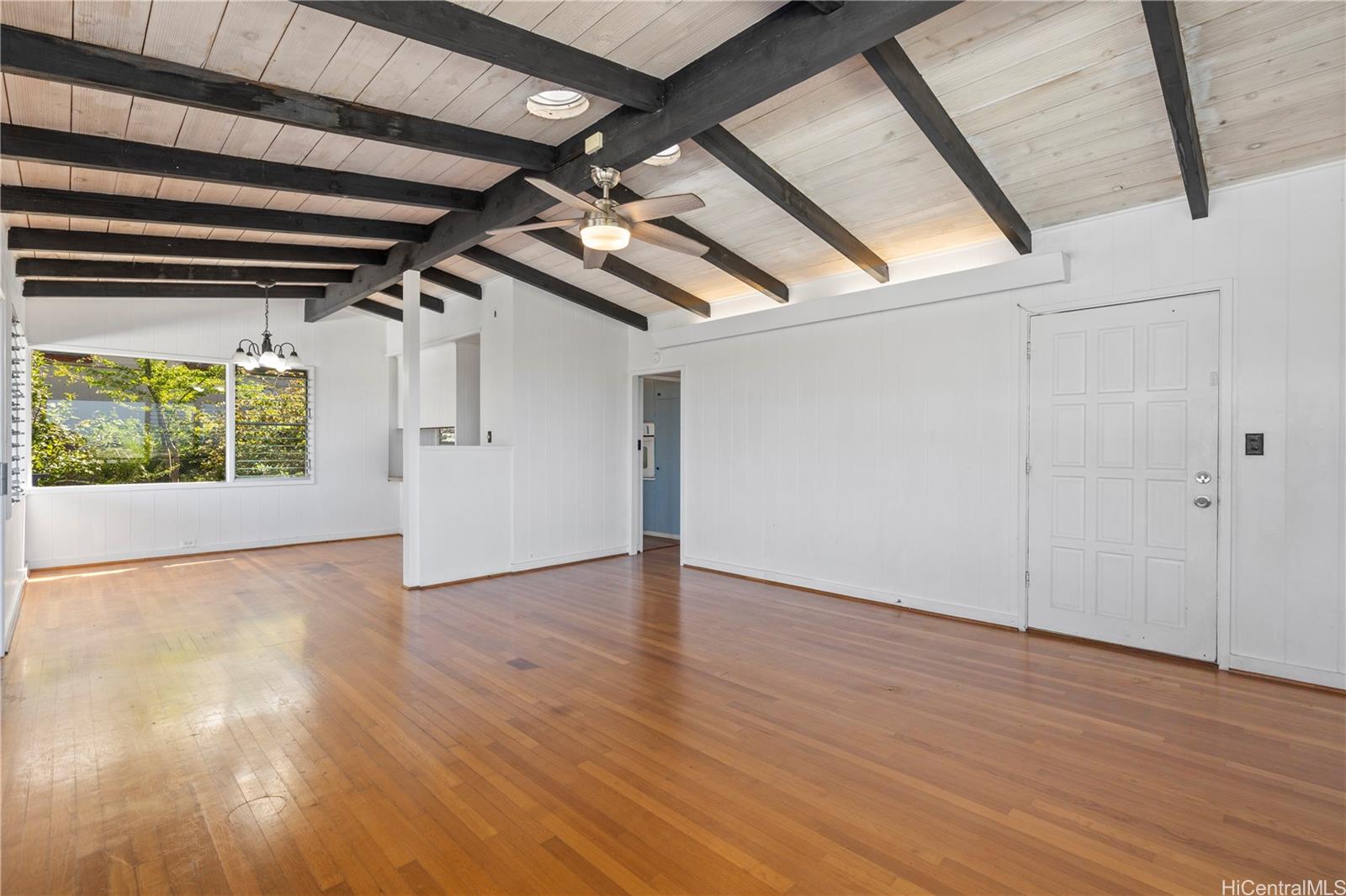 1554  Ala Amoamo Street Moanalua Gardens, Honolulu home - photo 3 of 19