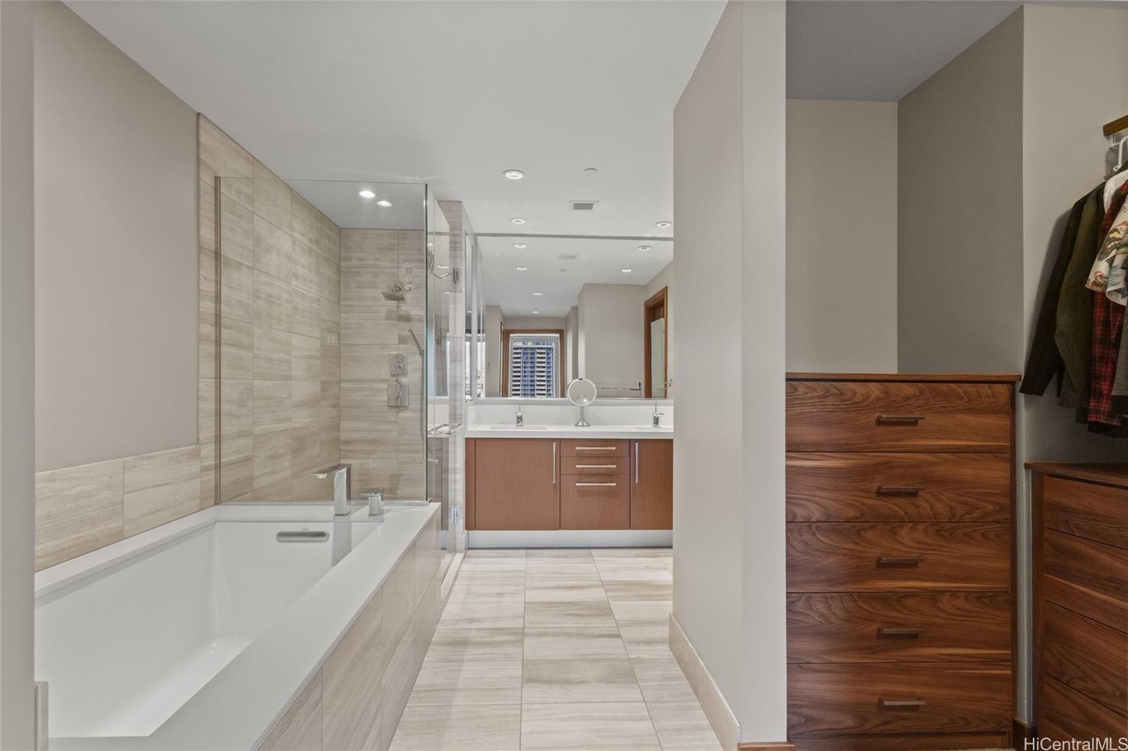 One Ala Moana condo # 1000, Honolulu, Hawaii - photo 10 of 25