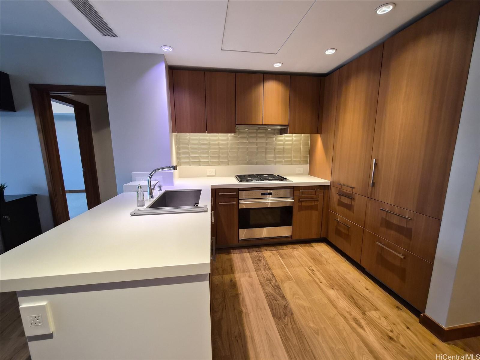 1555 Kapiolani Blvd Honolulu - Rental - photo 2 of 21