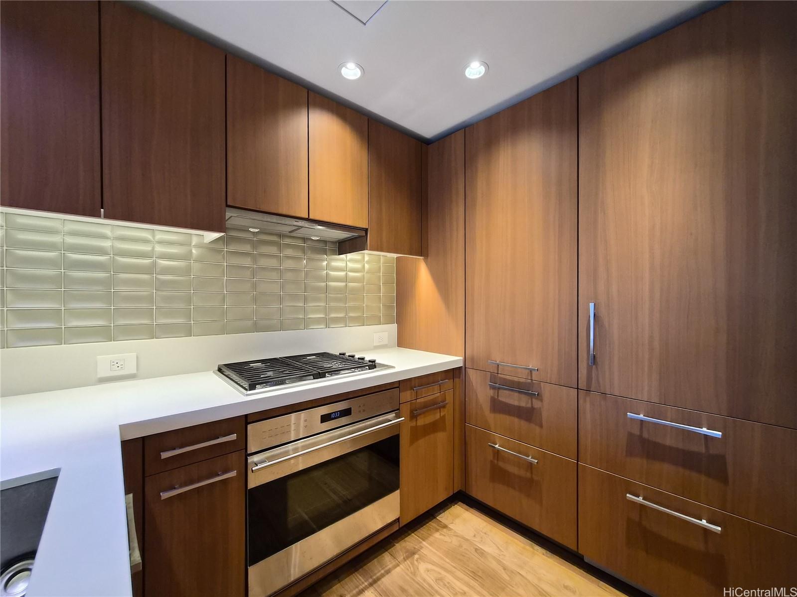 1555 Kapiolani Blvd Honolulu - Rental - photo 5 of 21