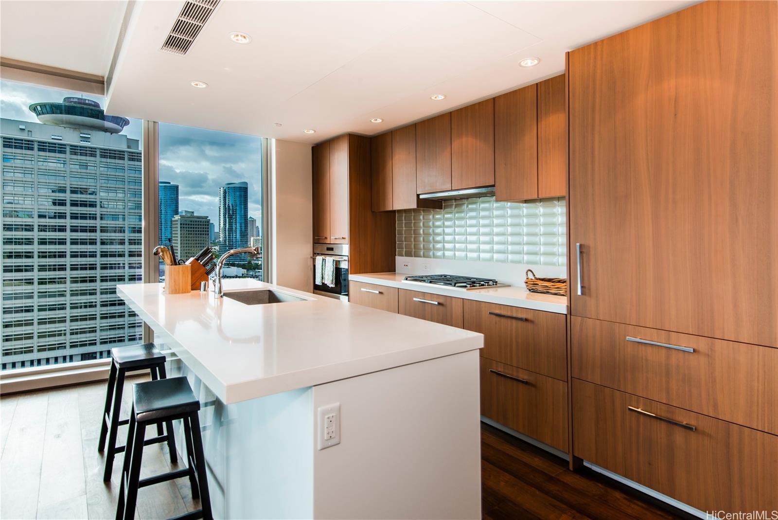 1555 Kapiolani Blvd Honolulu - Rental - photo 4 of 21