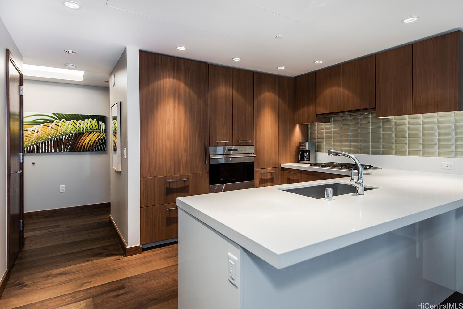 1555 Kapiolani Blvd Honolulu - Rental - photo 3 of 15