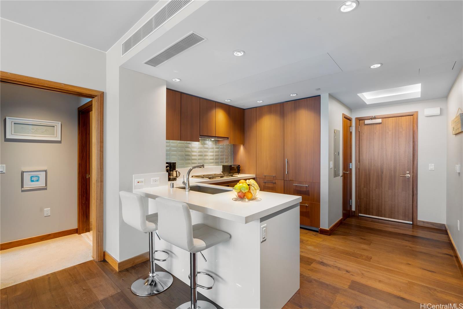 1555 Kapiolani Blvd Honolulu - Rental - photo 11 of 16