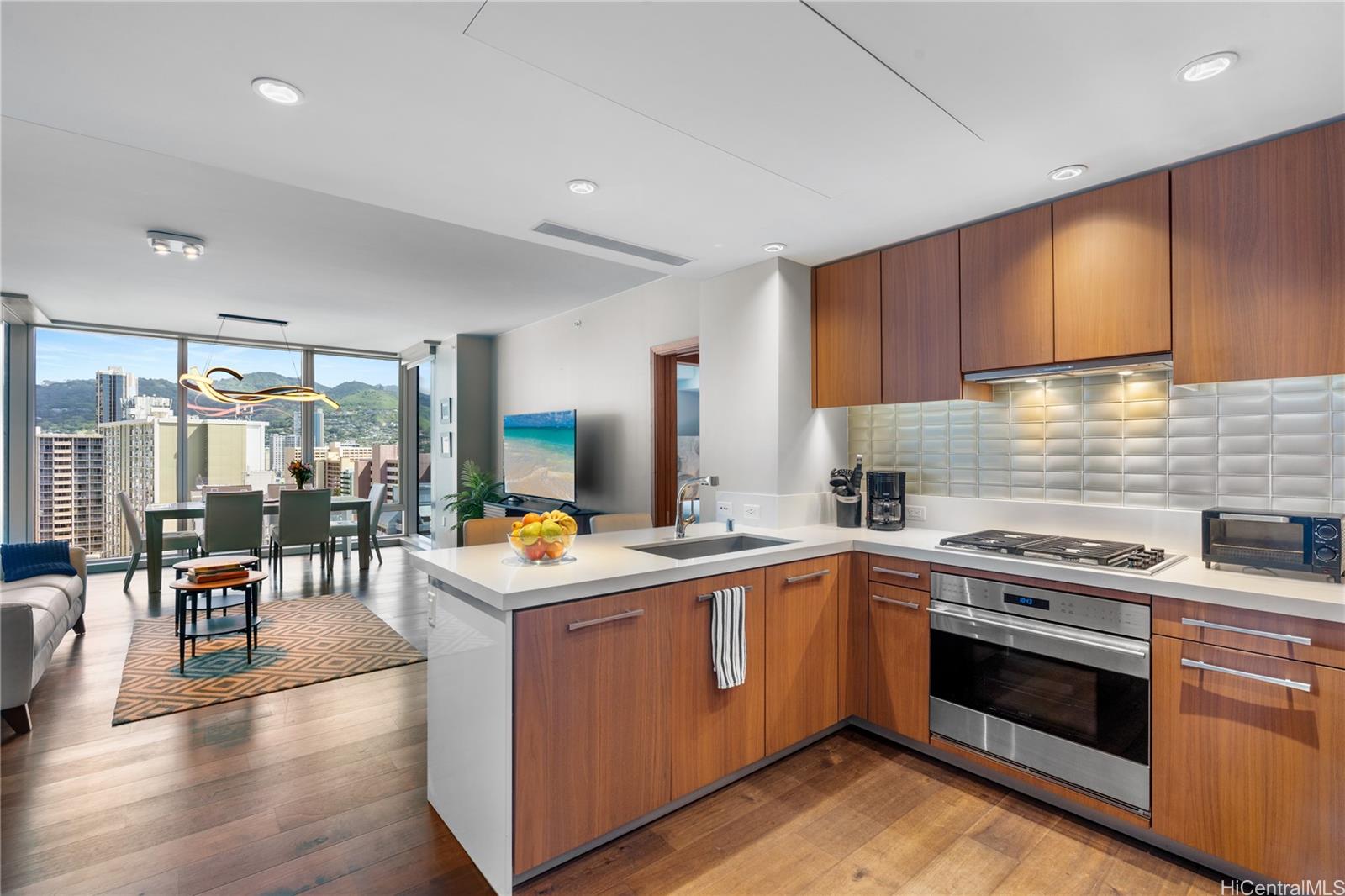 1555 Kapiolani Blvd Honolulu - Rental - photo 3 of 16